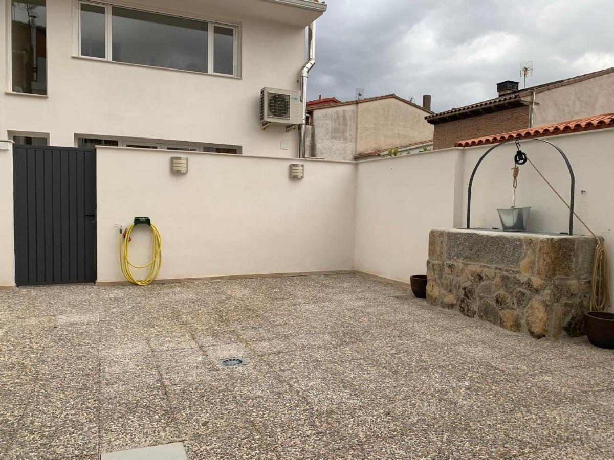 Acogedora Casa Con Patio En El Tiemblo Lägenhet Exteriör bild