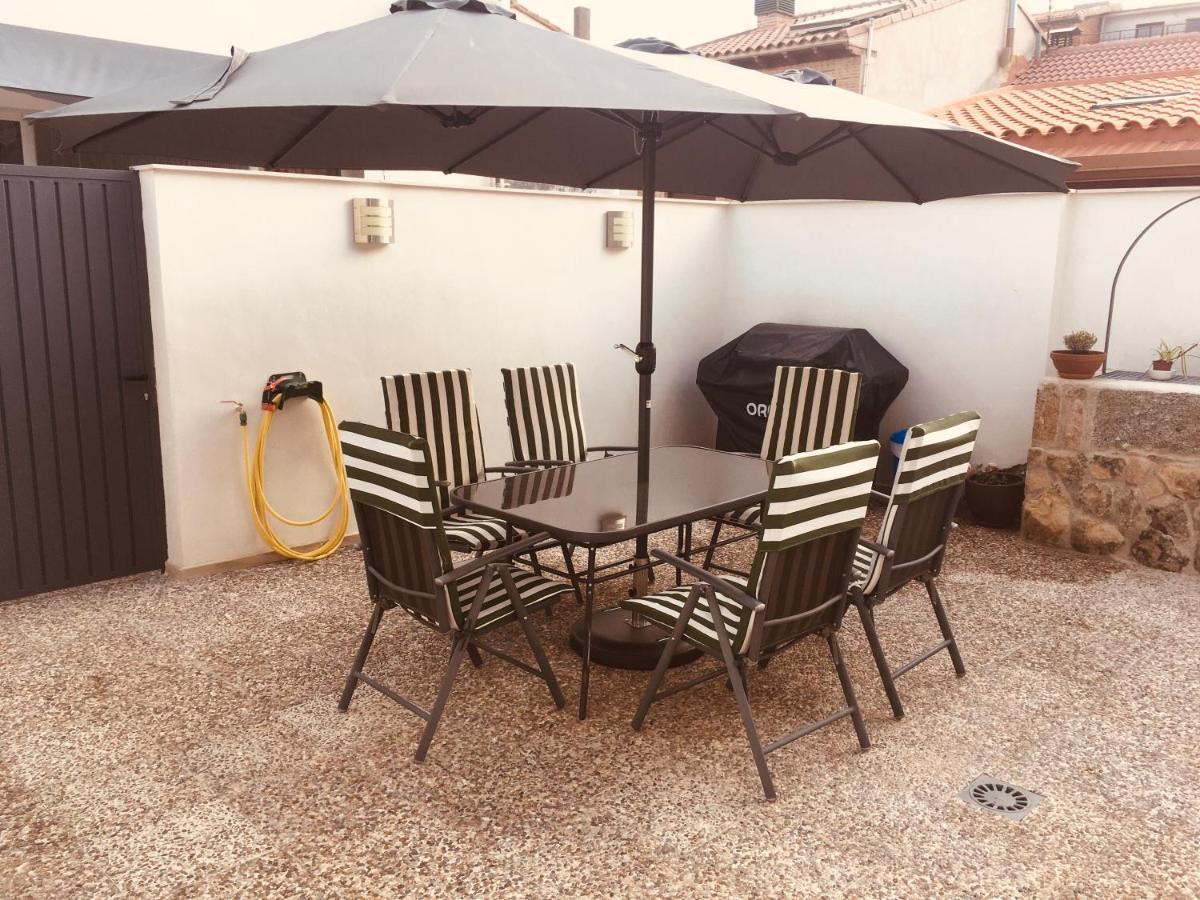 Acogedora Casa Con Patio En El Tiemblo Lägenhet Exteriör bild